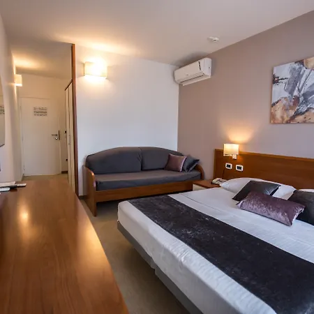 Arena Hotel 3*
